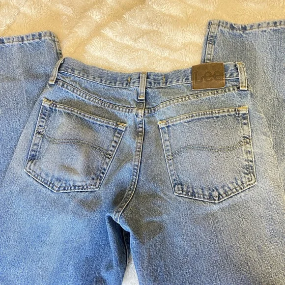Vintage Light Wash Mid Rise Jeans - Picture 2 of 6